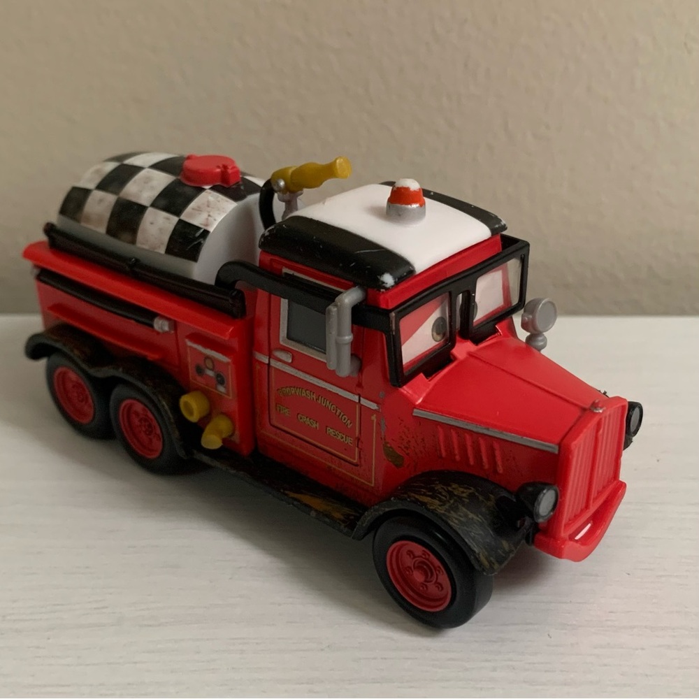 Disney Pixar Planes Fire & Rescue Mayday Fire Truck Plastic 1:55